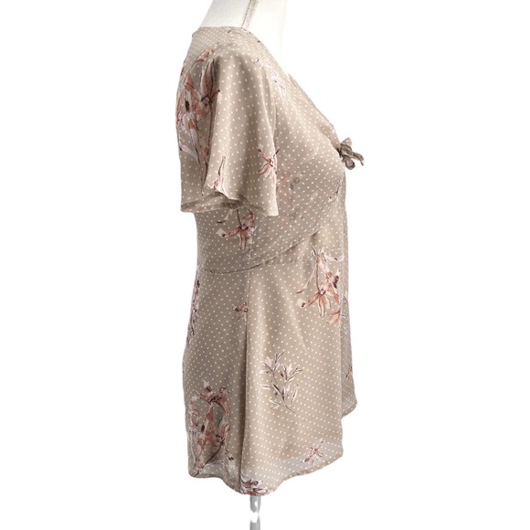 Sadie & Sage NWOT Women Size Small Tie Front Floral Romper Flutter Short Sleeve - Picture 5 of 9